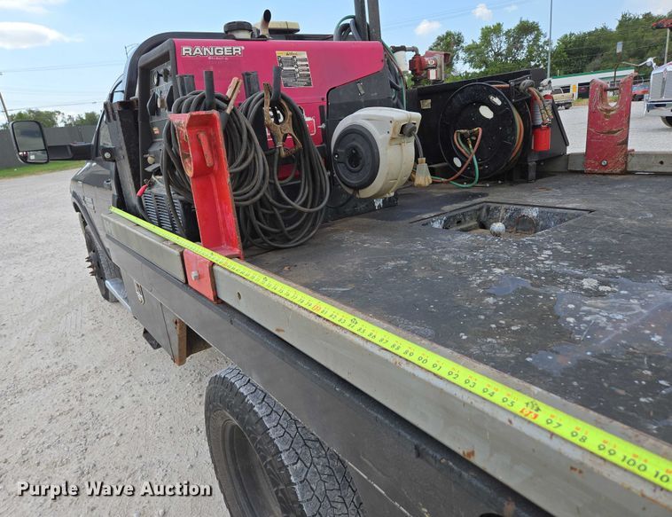 image for item ED2174 2016 Dodge Ram 3500 flatbed pickup truck