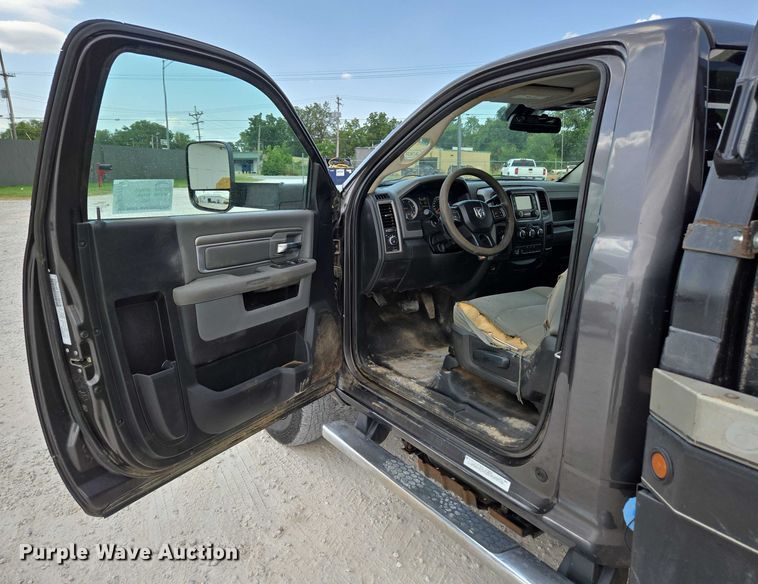 image for item ED2174 2016 Dodge Ram 3500 flatbed pickup truck