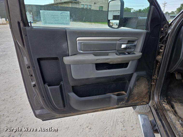 image for item ED2174 2016 Dodge Ram 3500 flatbed pickup truck