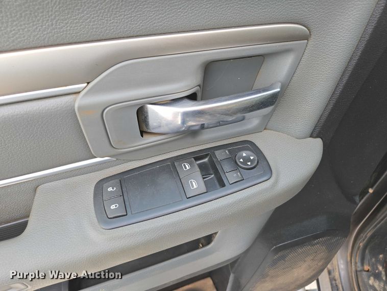 image for item ED2174 2016 Dodge Ram 3500 flatbed pickup truck