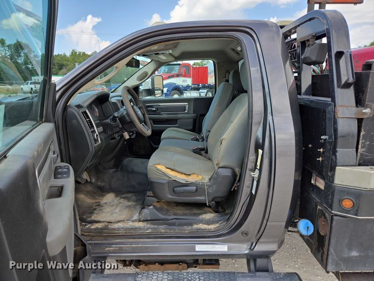 image for item ED2174 2016 Dodge Ram 3500 flatbed pickup truck