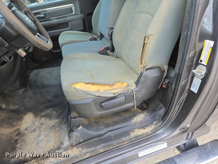 image for item ED2174 2016 Dodge Ram 3500 flatbed pickup truck