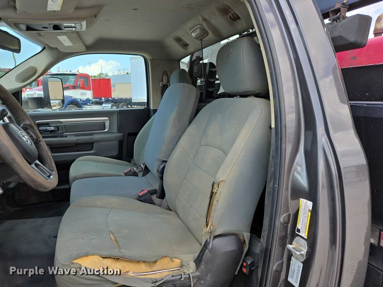 image for item ED2174 2016 Dodge Ram 3500 flatbed pickup truck