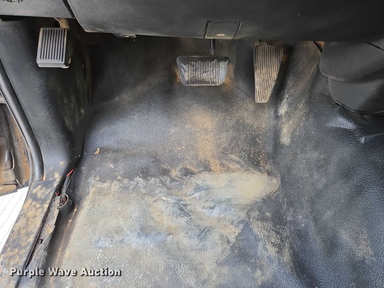 image for item ED2174 2016 Dodge Ram 3500 flatbed pickup truck