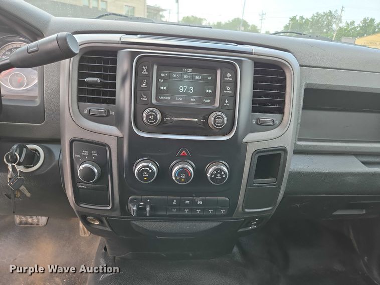 image for item ED2174 2016 Dodge Ram 3500 flatbed pickup truck