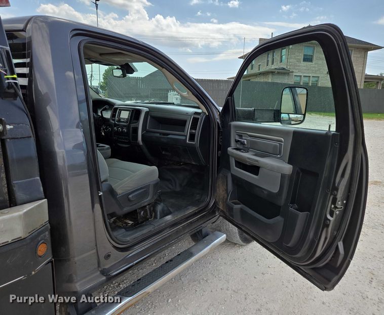 image for item ED2174 2016 Dodge Ram 3500 flatbed pickup truck