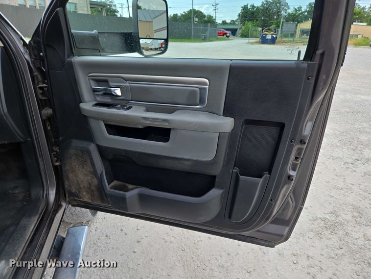 image for item ED2174 2016 Dodge Ram 3500 flatbed pickup truck