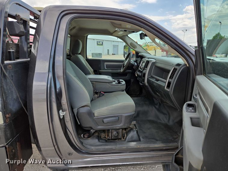 image for item ED2174 2016 Dodge Ram 3500 flatbed pickup truck