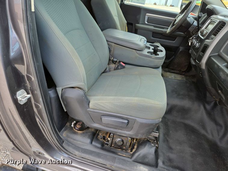 image for item ED2174 2016 Dodge Ram 3500 flatbed pickup truck