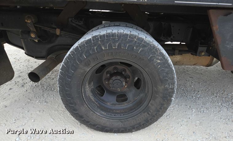 image for item ED2174 2016 Dodge Ram 3500 flatbed pickup truck