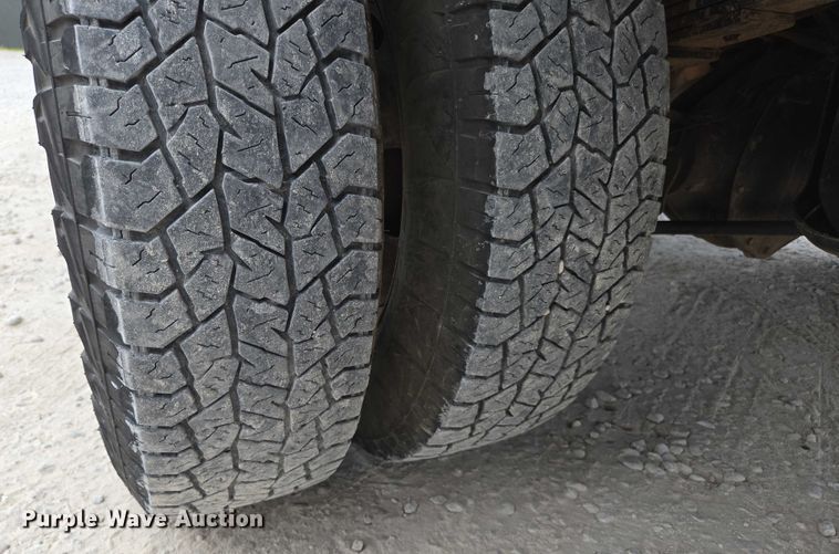 image for item ED2174 2016 Dodge Ram 3500 flatbed pickup truck