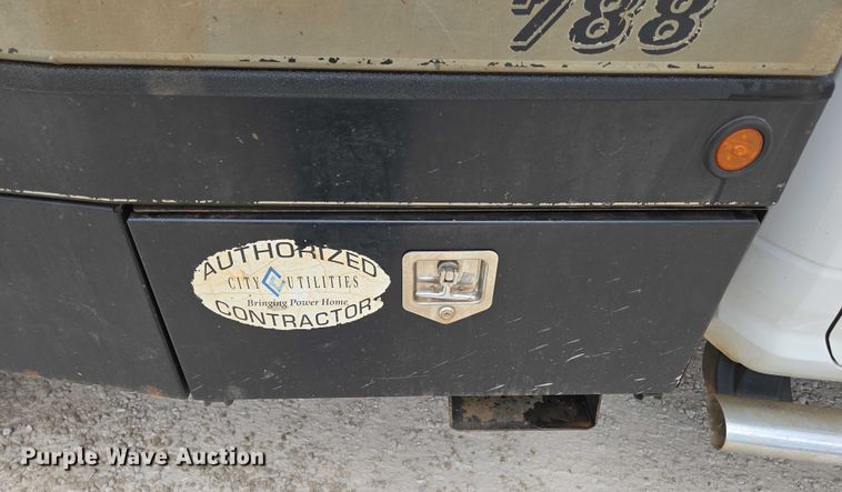 image for item ED2175 2015 Dodge Ram 4500 Crew Cab flatbed truck