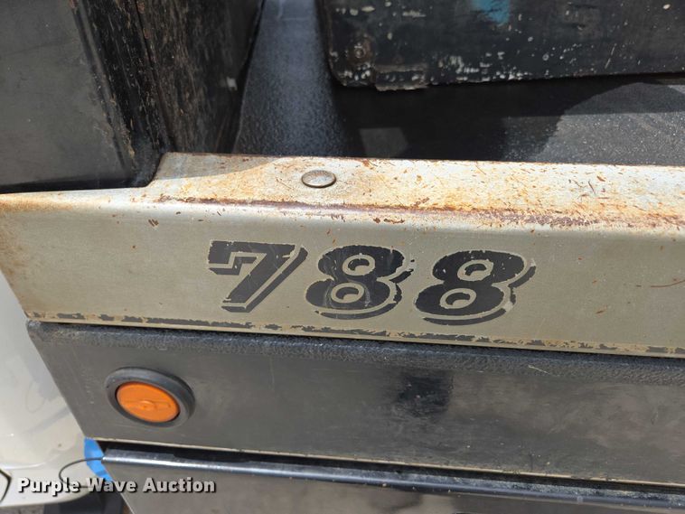 image for item ED2175 2015 Dodge Ram 4500 Crew Cab flatbed truck