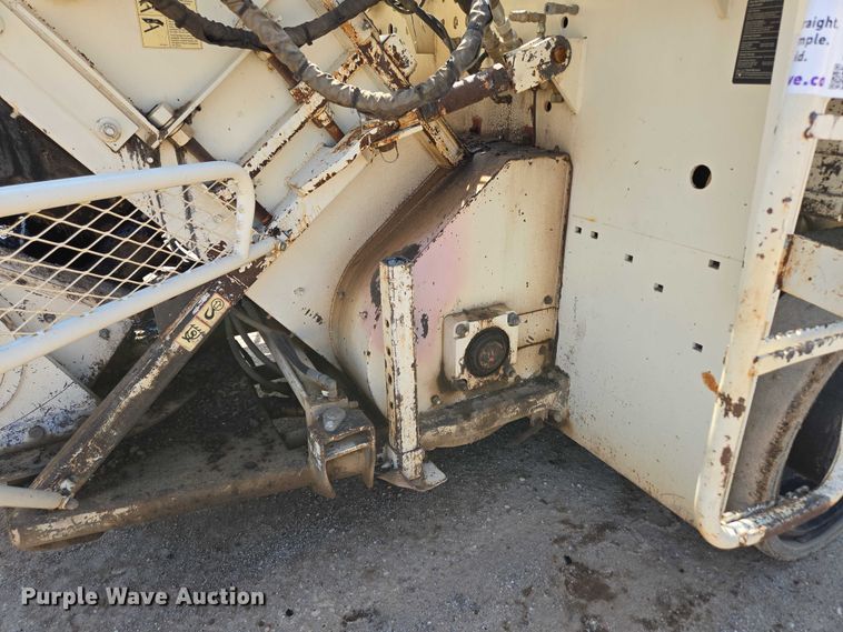 image for item ED2181 Terex Cedarapids CR662RM material transfer vehicle