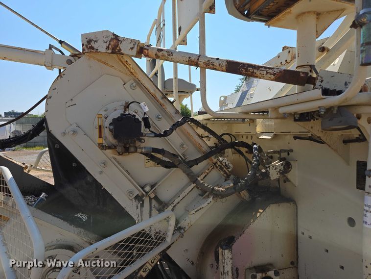 image for item ED2181 Terex Cedarapids CR662RM material transfer vehicle