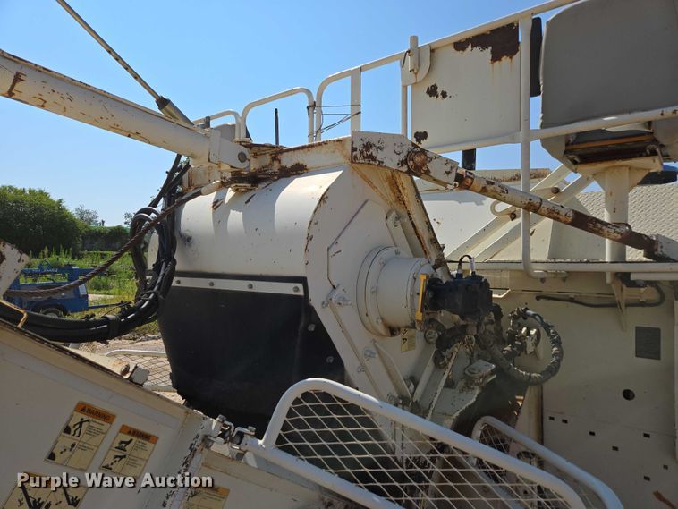 image for item ED2181 Terex Cedarapids CR662RM material transfer vehicle