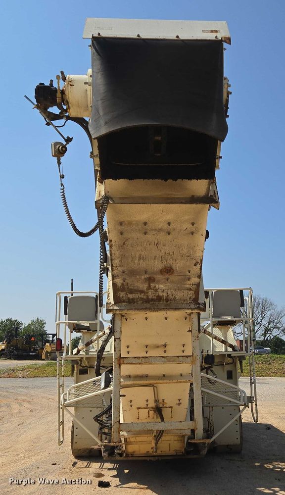 image for item ED2181 Terex Cedarapids CR662RM material transfer vehicle