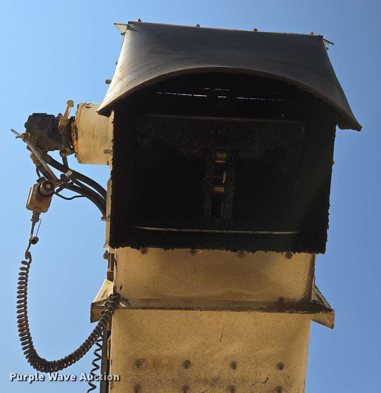 image for item ED2181 Terex Cedarapids CR662RM material transfer vehicle