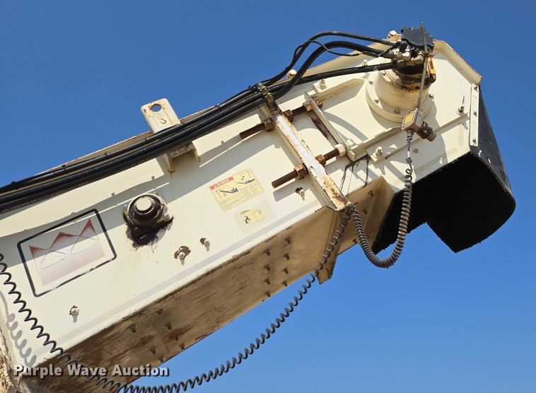 image for item ED2181 Terex Cedarapids CR662RM material transfer vehicle