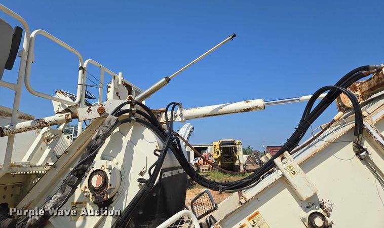 image for item ED2181 Terex Cedarapids CR662RM material transfer vehicle