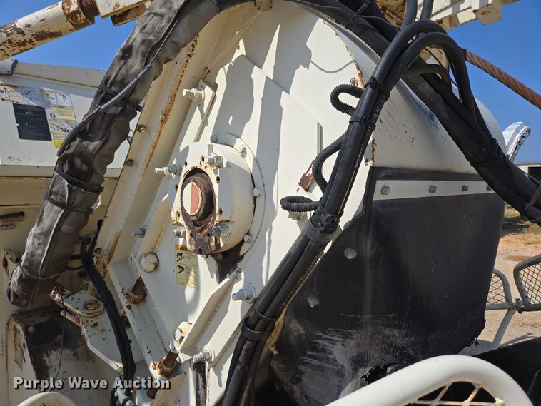 image for item ED2181 Terex Cedarapids CR662RM material transfer vehicle