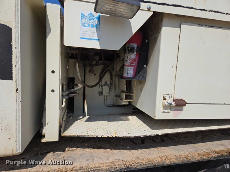 image for item ED2181 Terex Cedarapids CR662RM material transfer vehicle