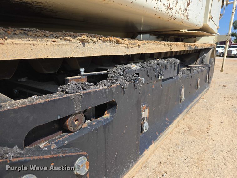 image for item ED2181 Terex Cedarapids CR662RM material transfer vehicle