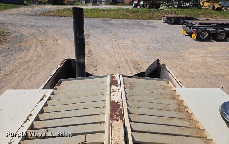 image for item ED2181 Terex Cedarapids CR662RM material transfer vehicle