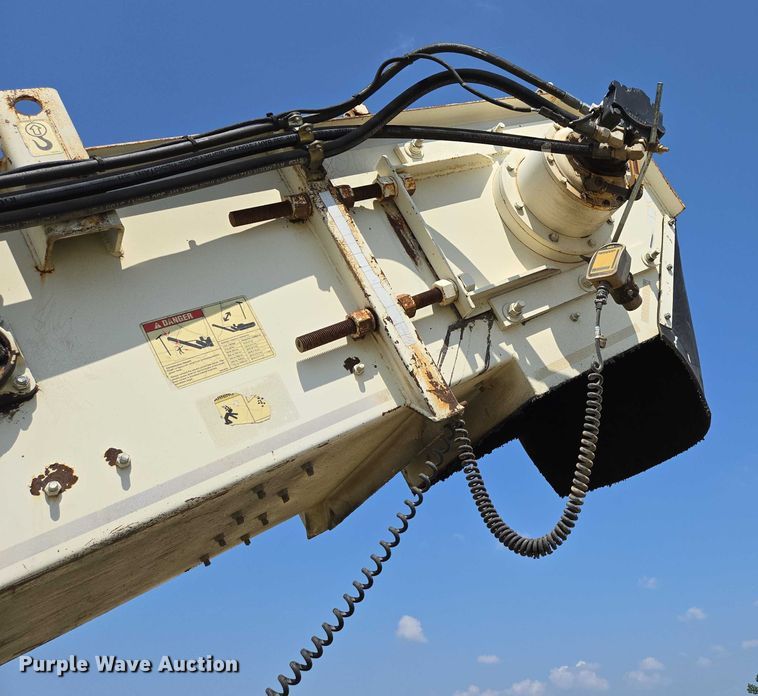 image for item ED2181 Terex Cedarapids CR662RM material transfer vehicle