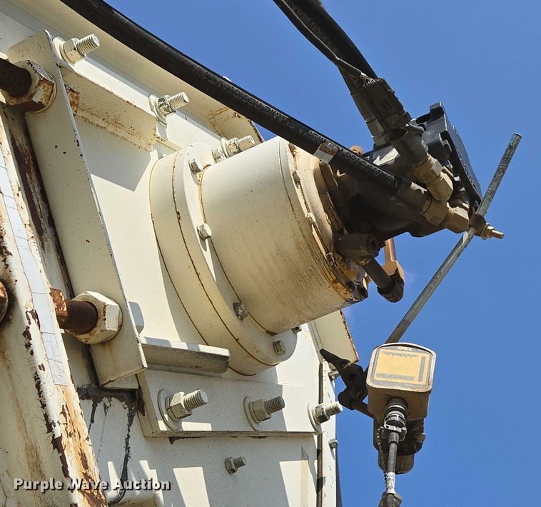 image for item ED2181 Terex Cedarapids CR662RM material transfer vehicle