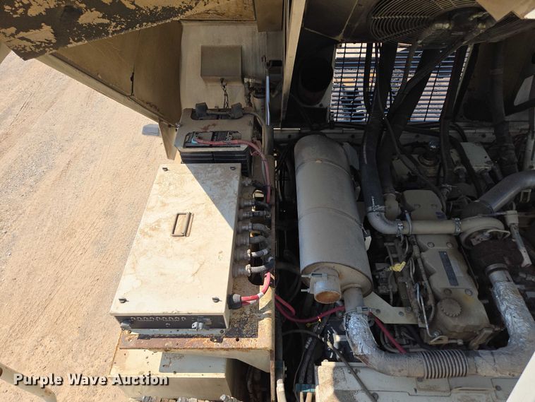 image for item ED2181 Terex Cedarapids CR662RM material transfer vehicle