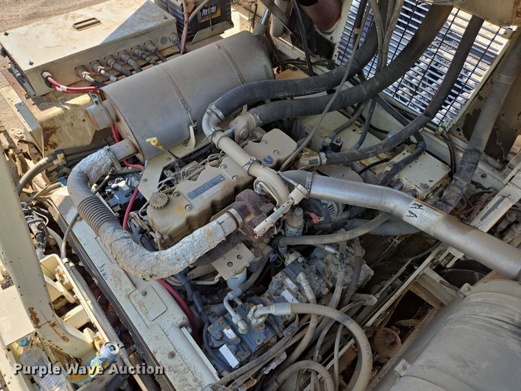 image for item ED2181 Terex Cedarapids CR662RM material transfer vehicle