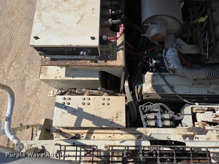 image for item ED2181 Terex Cedarapids CR662RM material transfer vehicle