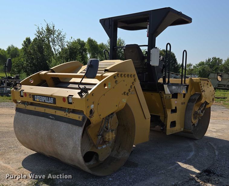 COMPACTADOR 2014 CATERPILLAR CB54