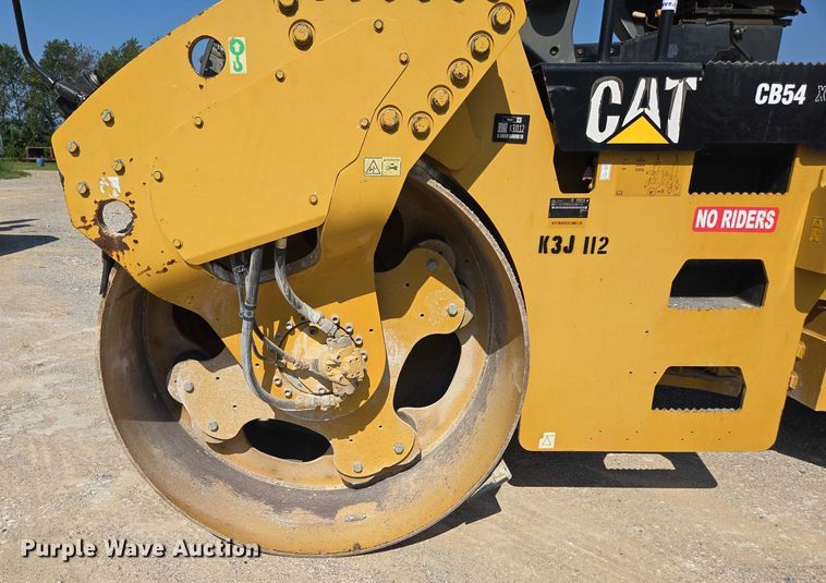 image for item ED2182 2014 Caterpillar CB-54 double drum vibratory roller