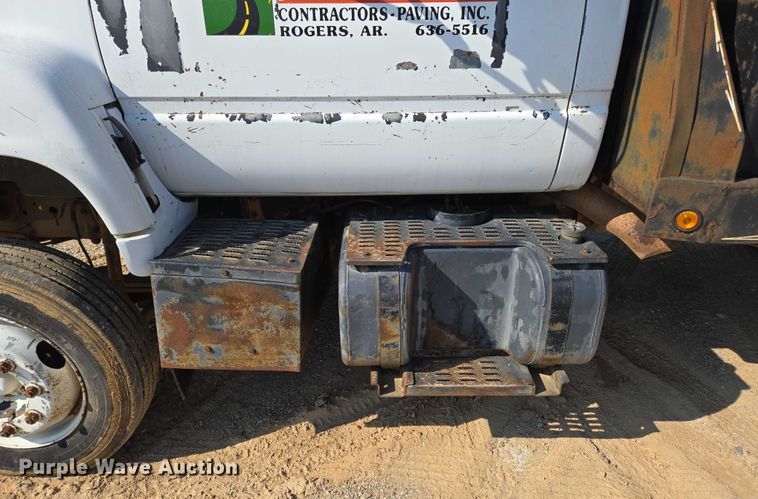 image for item ED2183 1993 Chevrolet Kodiak C6500 flatbed truck