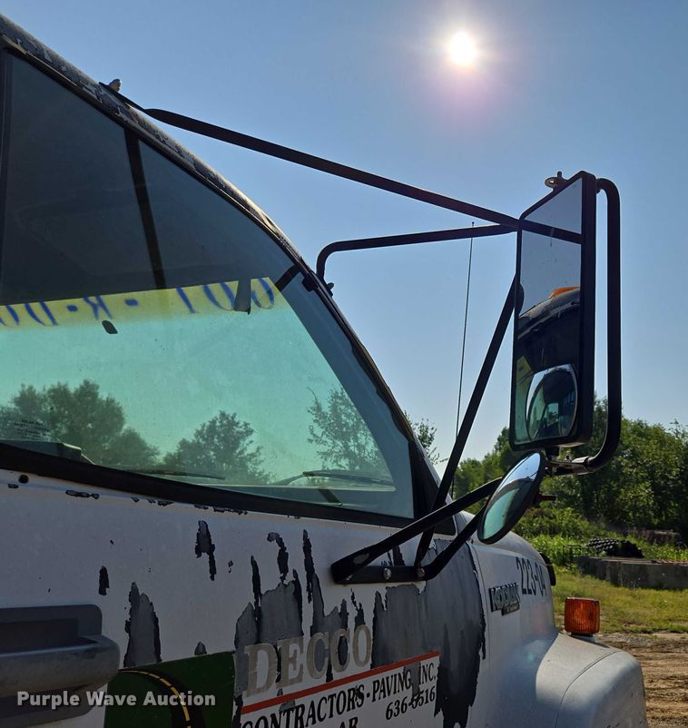 image for item ED2183 1993 Chevrolet Kodiak C6500 flatbed truck