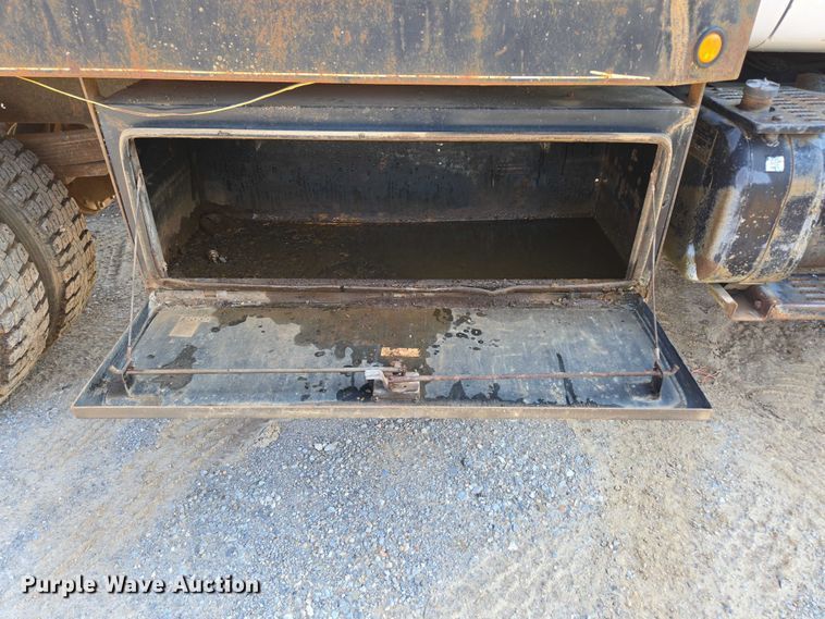 image for item ED2183 1993 Chevrolet Kodiak C6500 flatbed truck