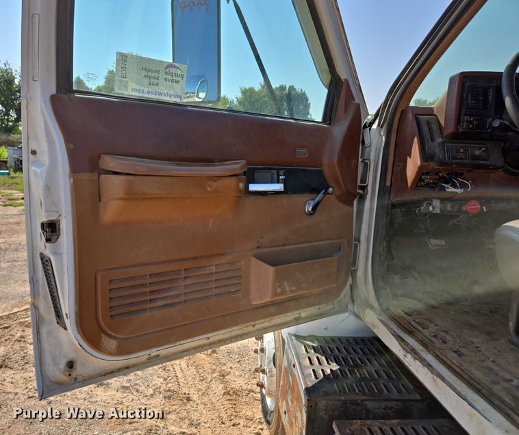 image for item ED2183 1993 Chevrolet Kodiak C6500 flatbed truck