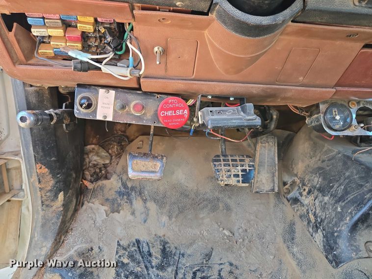 image for item ED2183 1993 Chevrolet Kodiak C6500 flatbed truck