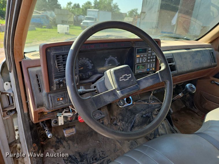 image for item ED2183 1993 Chevrolet Kodiak C6500 flatbed truck