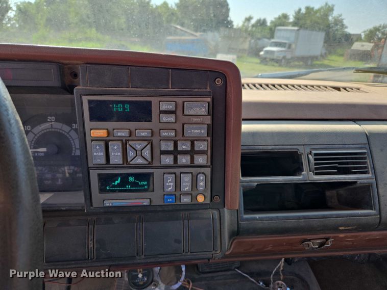 image for item ED2183 1993 Chevrolet Kodiak C6500 flatbed truck