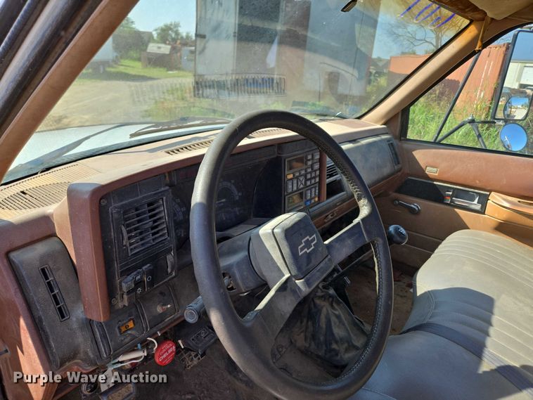 image for item ED2183 1993 Chevrolet Kodiak C6500 flatbed truck