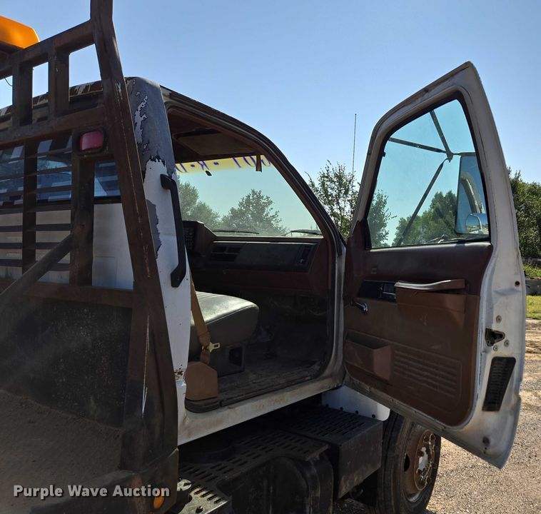 image for item ED2183 1993 Chevrolet Kodiak C6500 flatbed truck