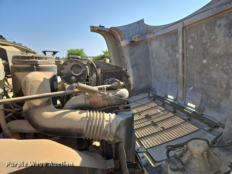 image for item ED2183 1993 Chevrolet Kodiak C6500 flatbed truck