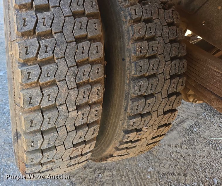 image for item ED2183 1993 Chevrolet Kodiak C6500 flatbed truck