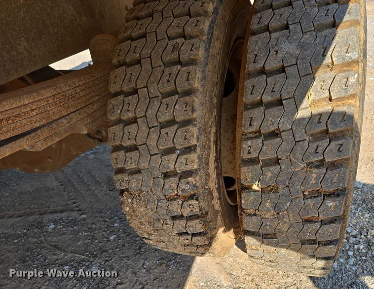 image for item ED2183 1993 Chevrolet Kodiak C6500 flatbed truck