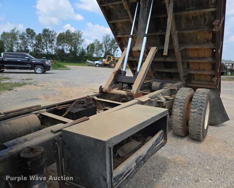 image for item ED2185 1994 Chevrolet Kodiak 6500 dump flatbed truck