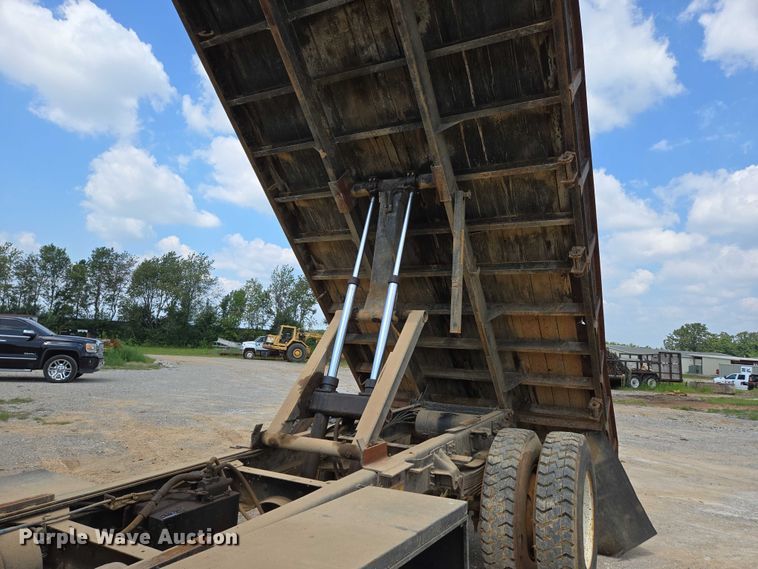 image for item ED2185 1994 Chevrolet Kodiak 6500 dump flatbed truck