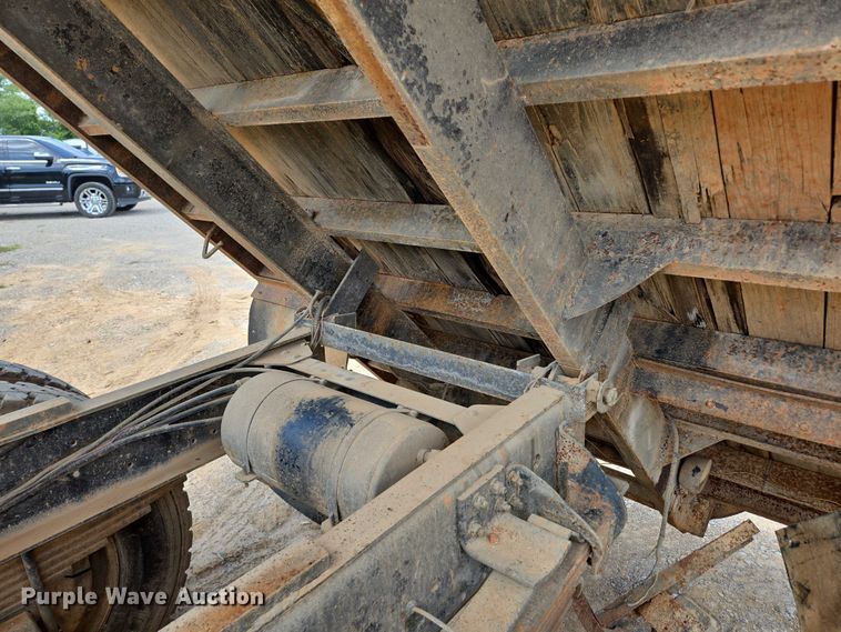 image for item ED2185 1994 Chevrolet Kodiak 6500 dump flatbed truck